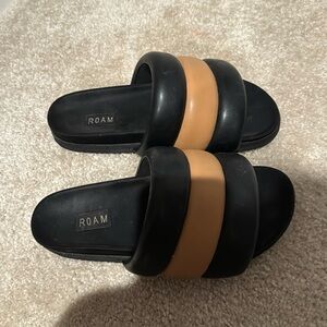 ROAM Black and Tan Sandals